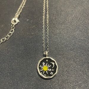 Silver Daisy Pendant Necklace